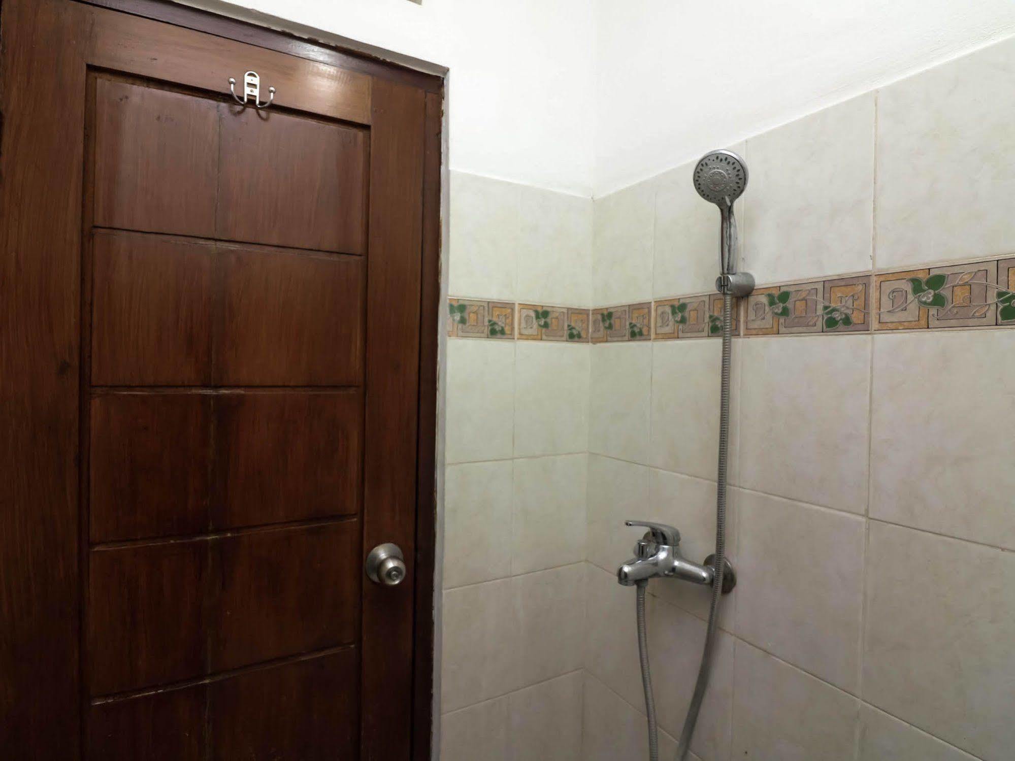 Super Oyo 91495 Hotel Indah Residence Денпасар Екстериор снимка