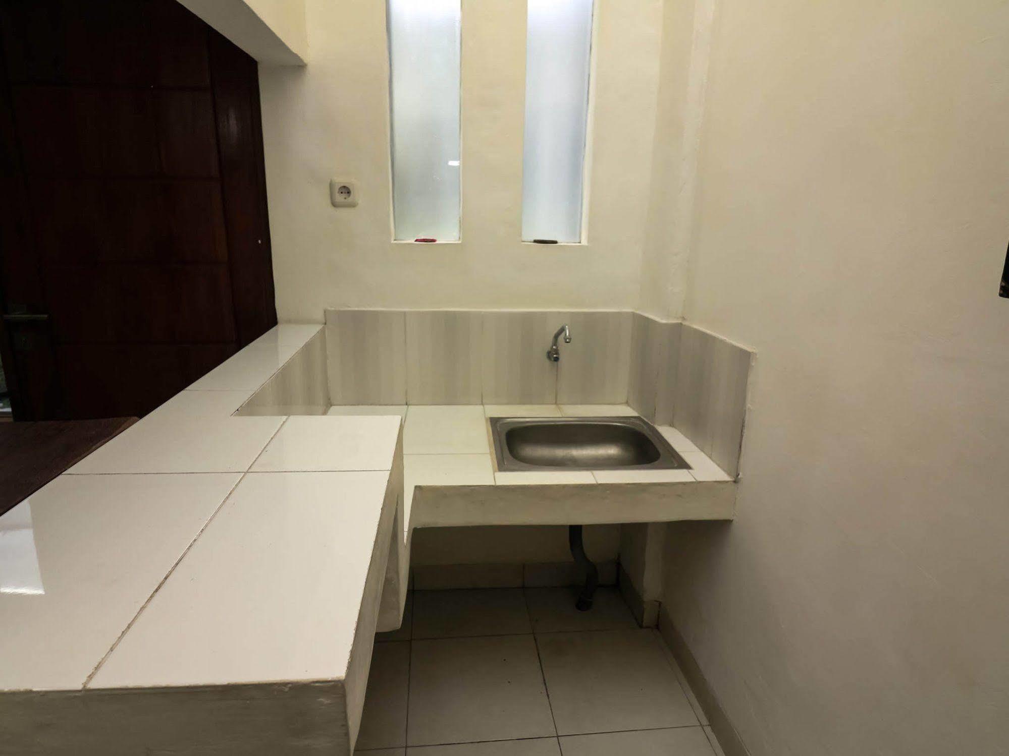 Super Oyo 91495 Hotel Indah Residence Денпасар Екстериор снимка
