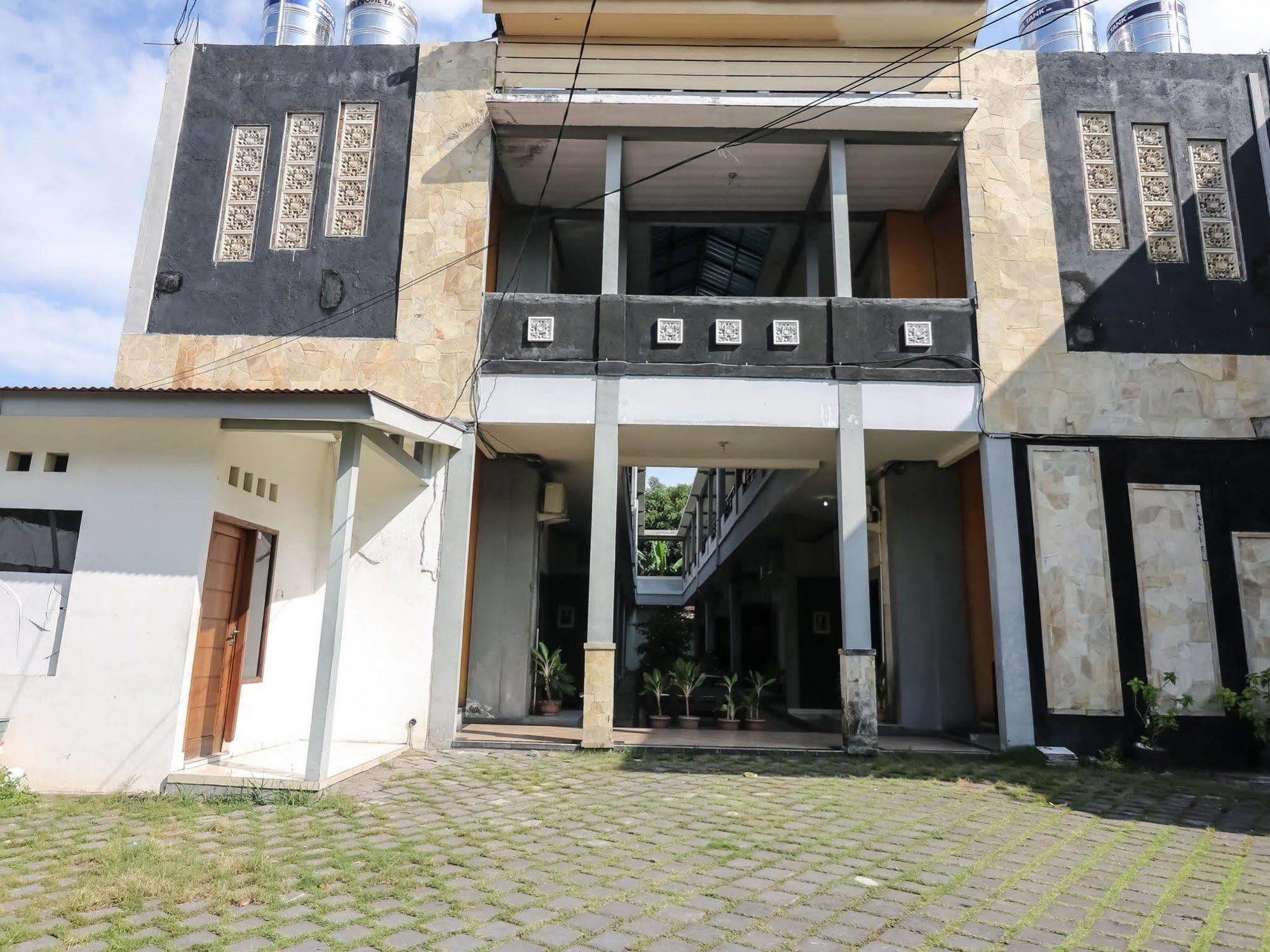 Super Oyo 91495 Hotel Indah Residence Денпасар Екстериор снимка